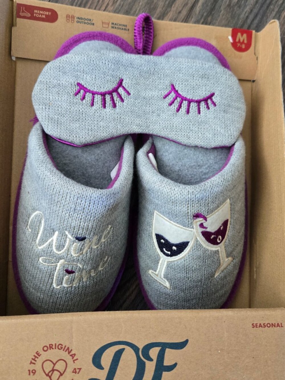 DEARFORMS Memory Foam Wine Themed Slippers w/ Sleepy Mask NEW!  SIZE M/7-8